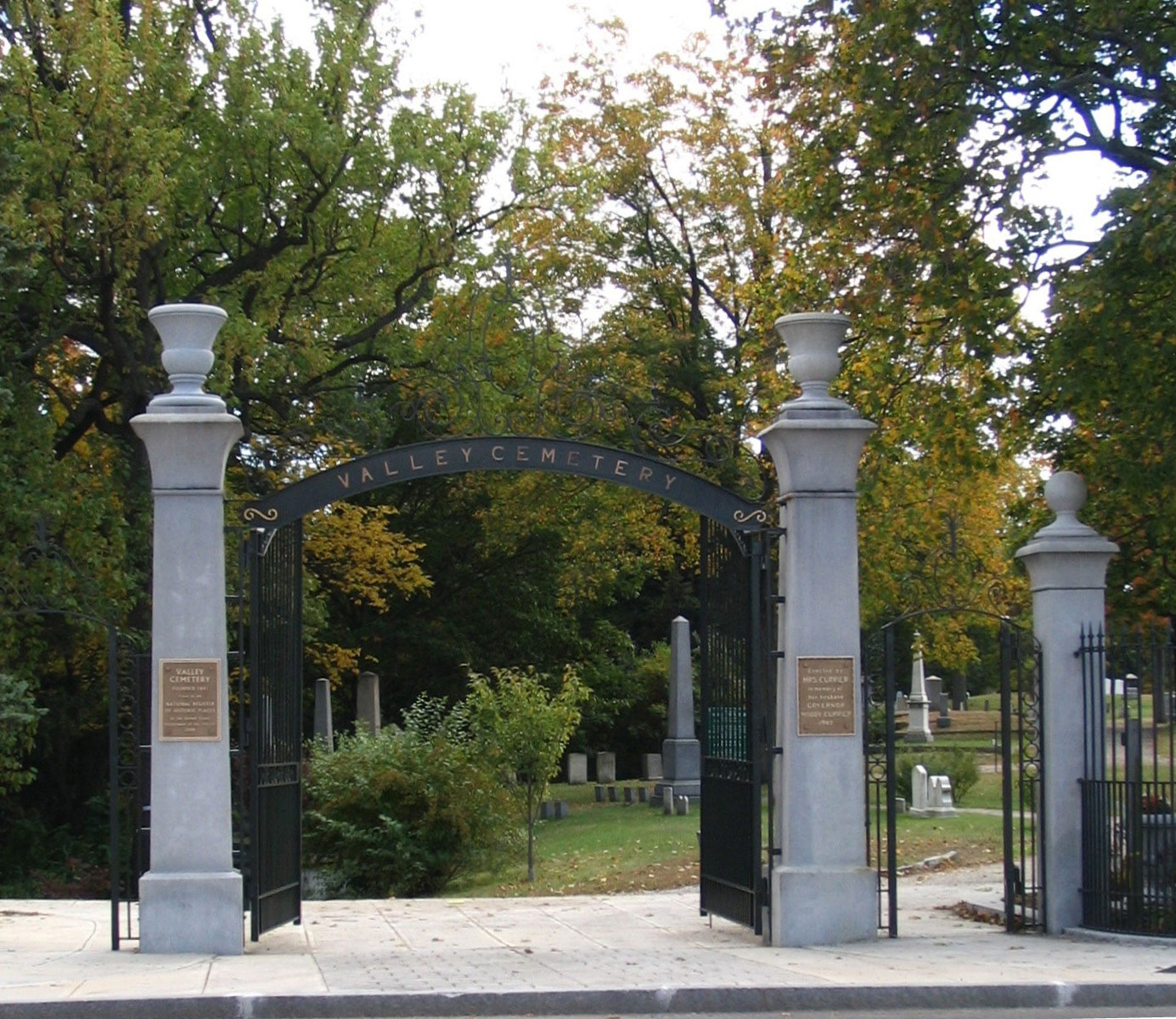 Valley cemetery %281%29